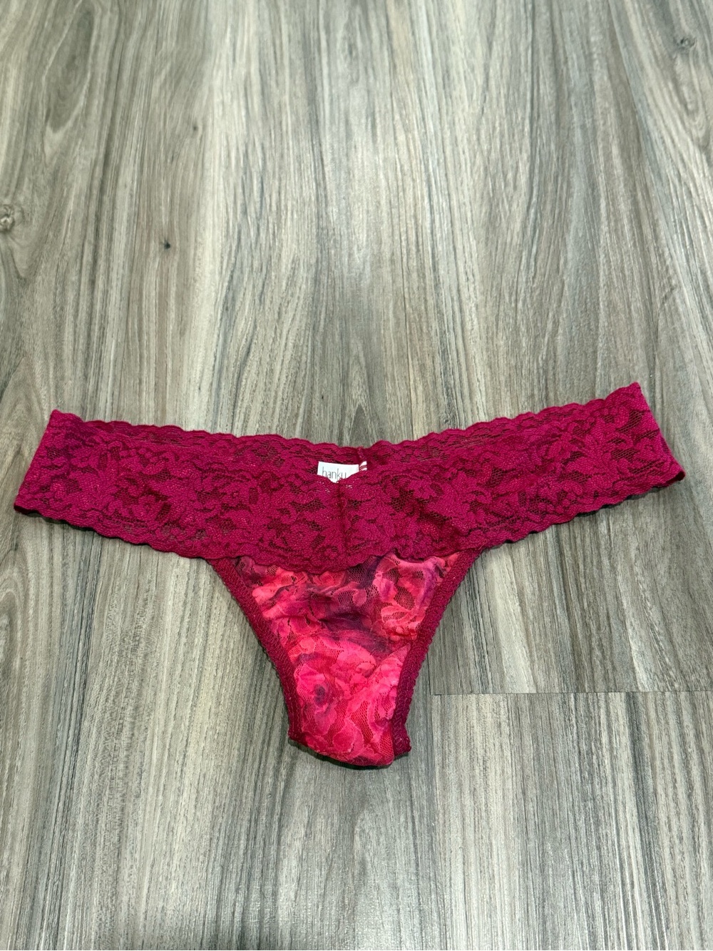 Hanky Panky Berry Lace & Rose-Print Thong